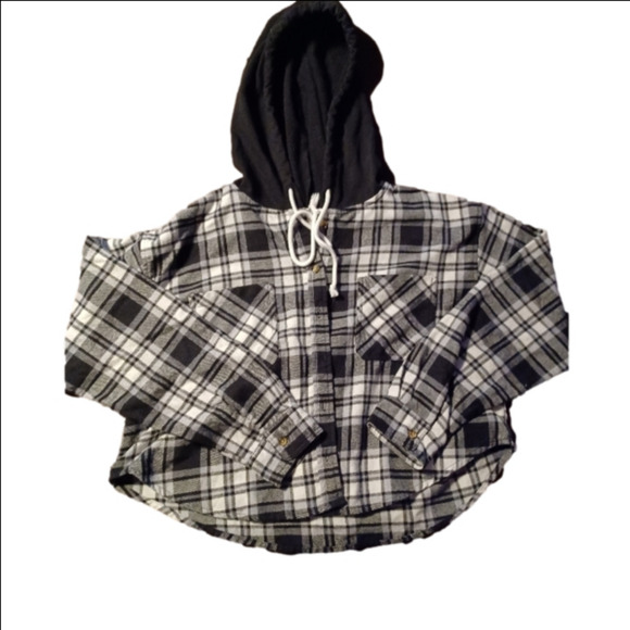 NO BOUNDRIES, SIZE 11-13 LARGE CROP FLANNEL TOP, BLACK GRAY AND WHITE. - Picture 1 of 3